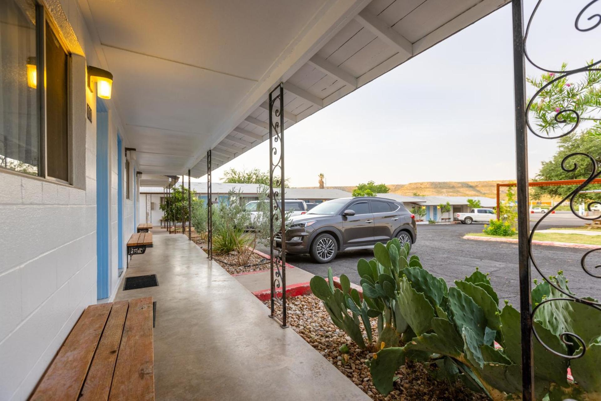 Desert Air Motel Sanderson Экстерьер фото